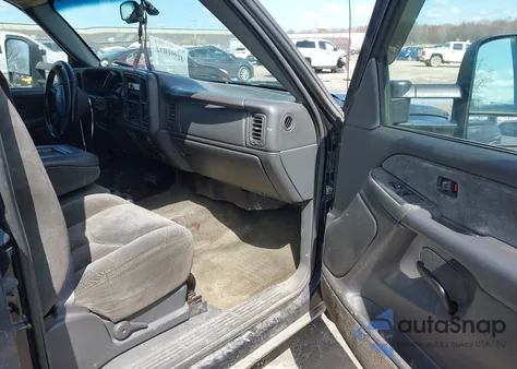 2003 Chevrolet Silverado C1500 из США, поврежденный, VIN 2GCEC19V131222069